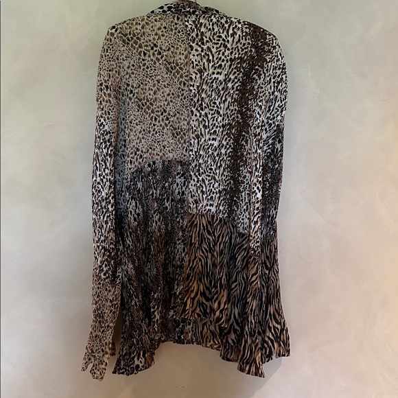 Milano Woman long Sleeve Button Front Crinkle Animal Print Blouse,size 2X NWT - Picture 3 of 5